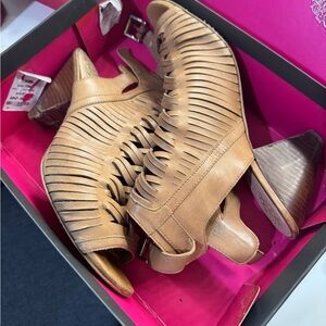 Vince Camuto Tan Women's Heeled Sandals